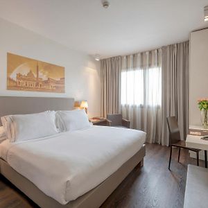 Camera standard con letto queen size